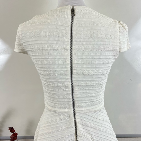 ๐Host Pick๐ Alice + Olivia White Embossed Print Cap Sleeve Skater Dress 4 $295 - Picture 9 of 11